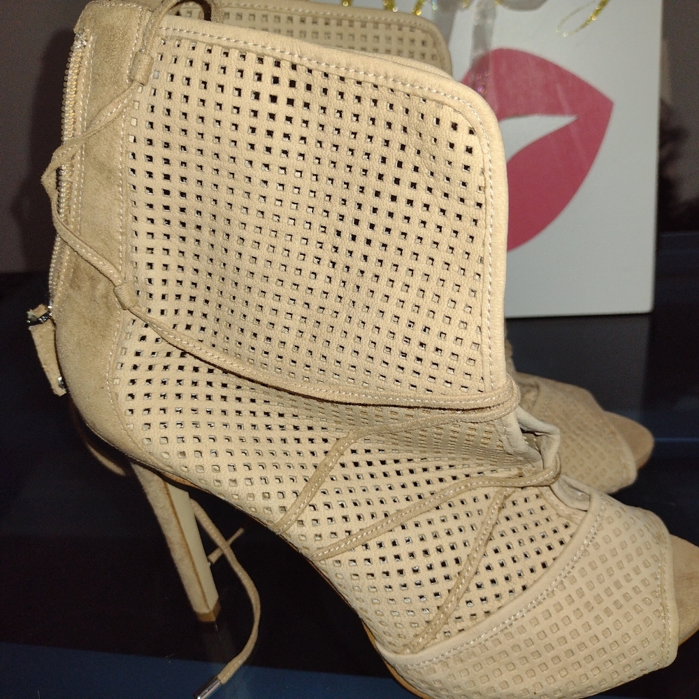 GUESS SHOES - Picture 4 of 4